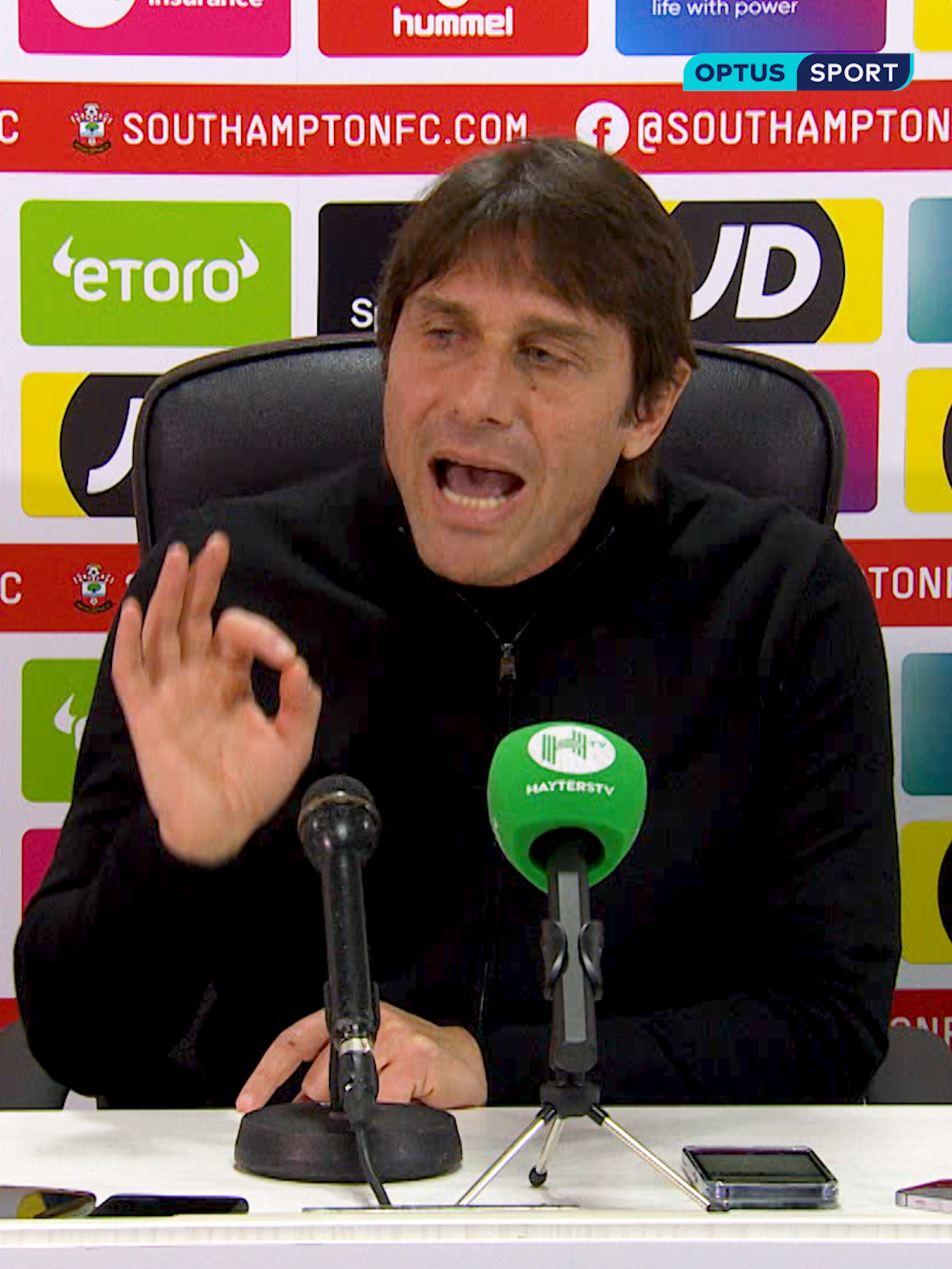 Last time Tottenham went to Southampton, they threw away a 3-1 lead to draw 3-3 😰 Antonio Conte immediately dropped this meltdown and exposed the 𝙏𝙍𝙐𝙏𝙃 about ‘Tottenham’s story’. #PremierLeague #Tottenham #Conte