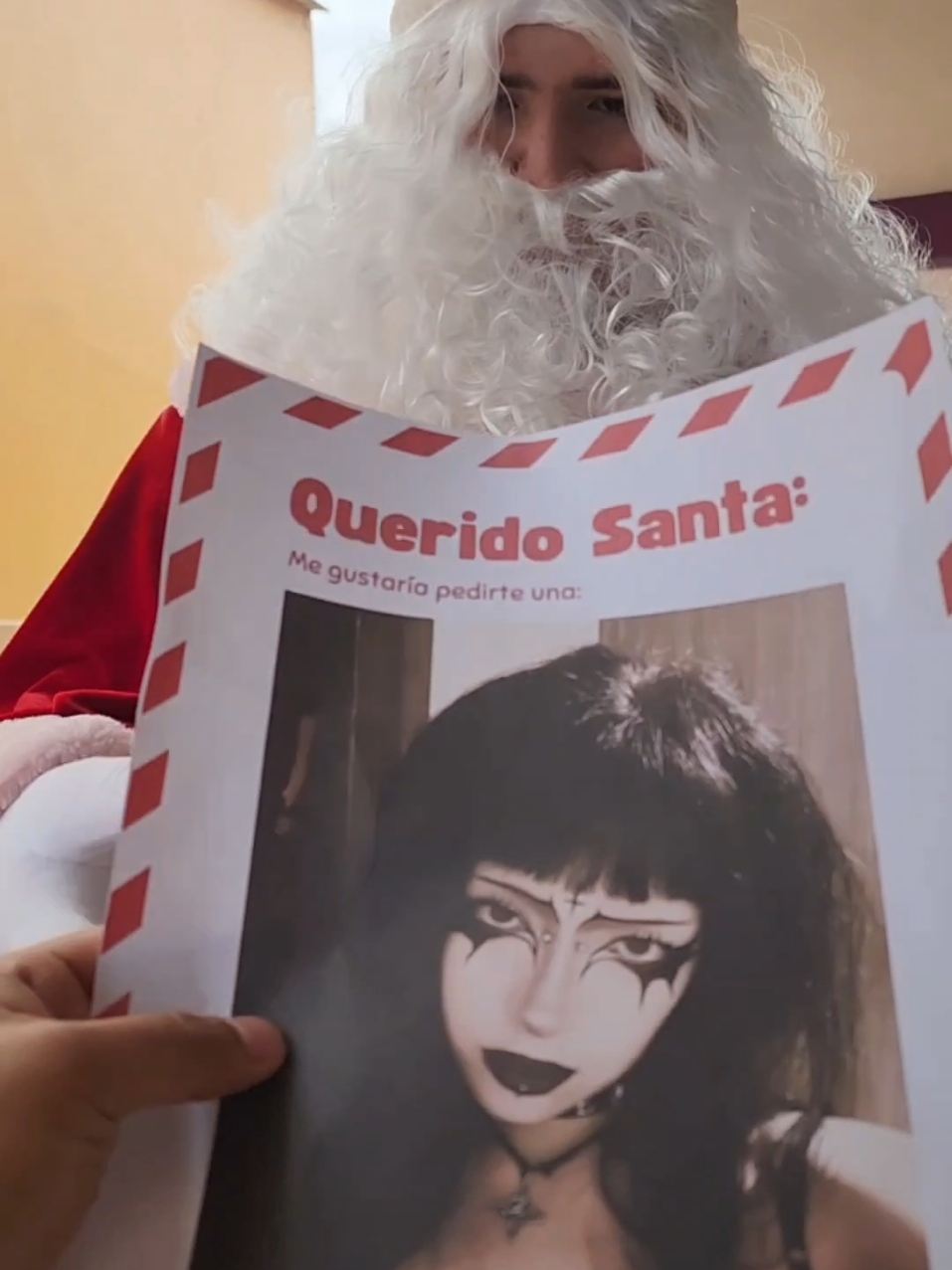 ¿Que le van a pedir a Santa? La chica de la foto: @𝖗𝖞𝖚𝖚'𝖘𝖉𝖊𝖆𝖉  Para disfrazes y Eventos en Orizaba: @Divernautas  #humor #mexico #comedia #fyp #parati #morra #espantavieja #Meme #gotica #Santa #Navidad 