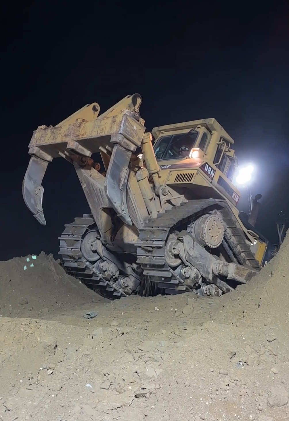 Dirt for breakfast #caterpillar #dozer #d8 #operator 