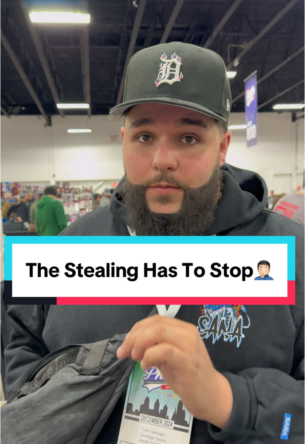 So much thievery going on. There was a $30,000 Theft that happened outside of the show as well ! I’ve since followed a police report of my own !  #sportscards #fyp #santiagosports #foryou #foryoupage #the hobby #footballcards #tylersantiago #baseballcards #basketballcards #cardshop #cardshow #cardshop #cardshopowner #cards #deals #negotation #makingdeals #deal #negotationg 