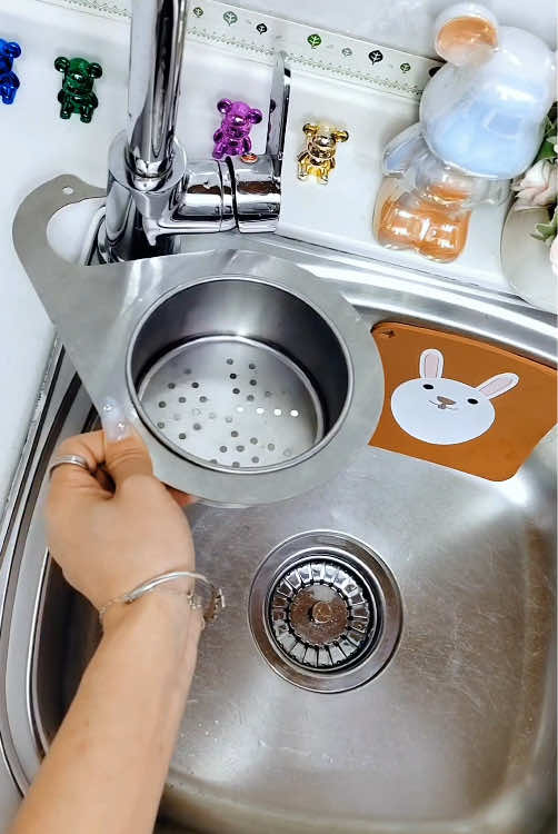 Install a stainless steel swan drain basket in the kitchen at home. The usual leftovers can be filtered and clean, and the sewer will not be clogged # wan drain basket #DrainBasket #KitchenGoods