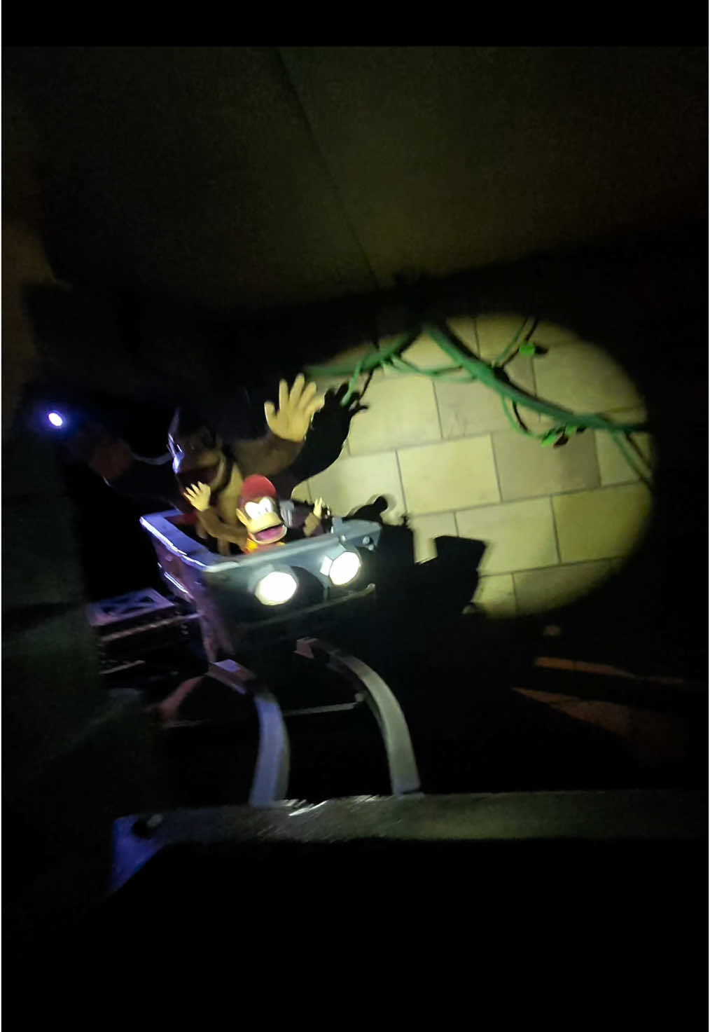 FPV of Donkey Kong Mine Kart Madness Disney USJ #nintendo #donkeykong #rides #fyp #fpv #usj #universalstudiosjapan #meta #glasses 