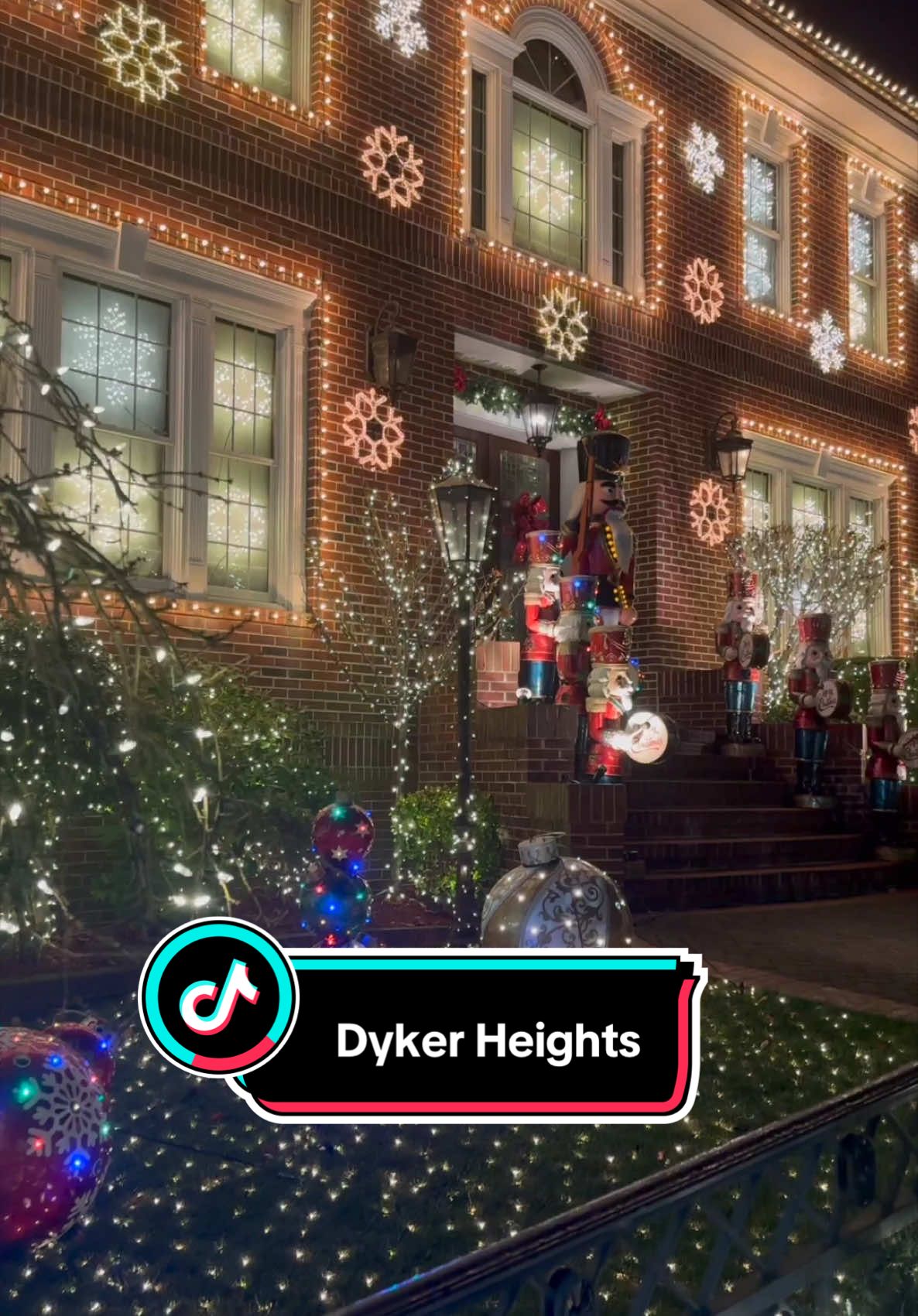 Quem aí gostaria de curtir o Natal de Nova York? Esse é o bairro de Dyker Heights, uma das áreas mais encantadoras no período natalino.