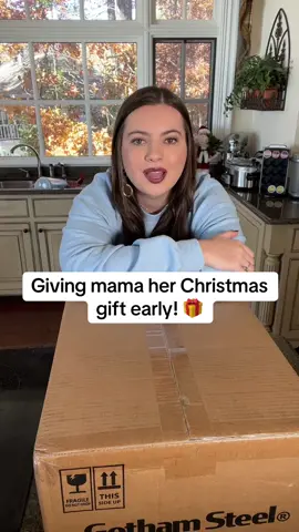 Mama loves her Christmas gift! 🎁 #christmasgift #mom #daughter #pots #pans #tiktokshoppotsandpans #potsandpans #momanddaughter #tiktokshopping #ceramicset 