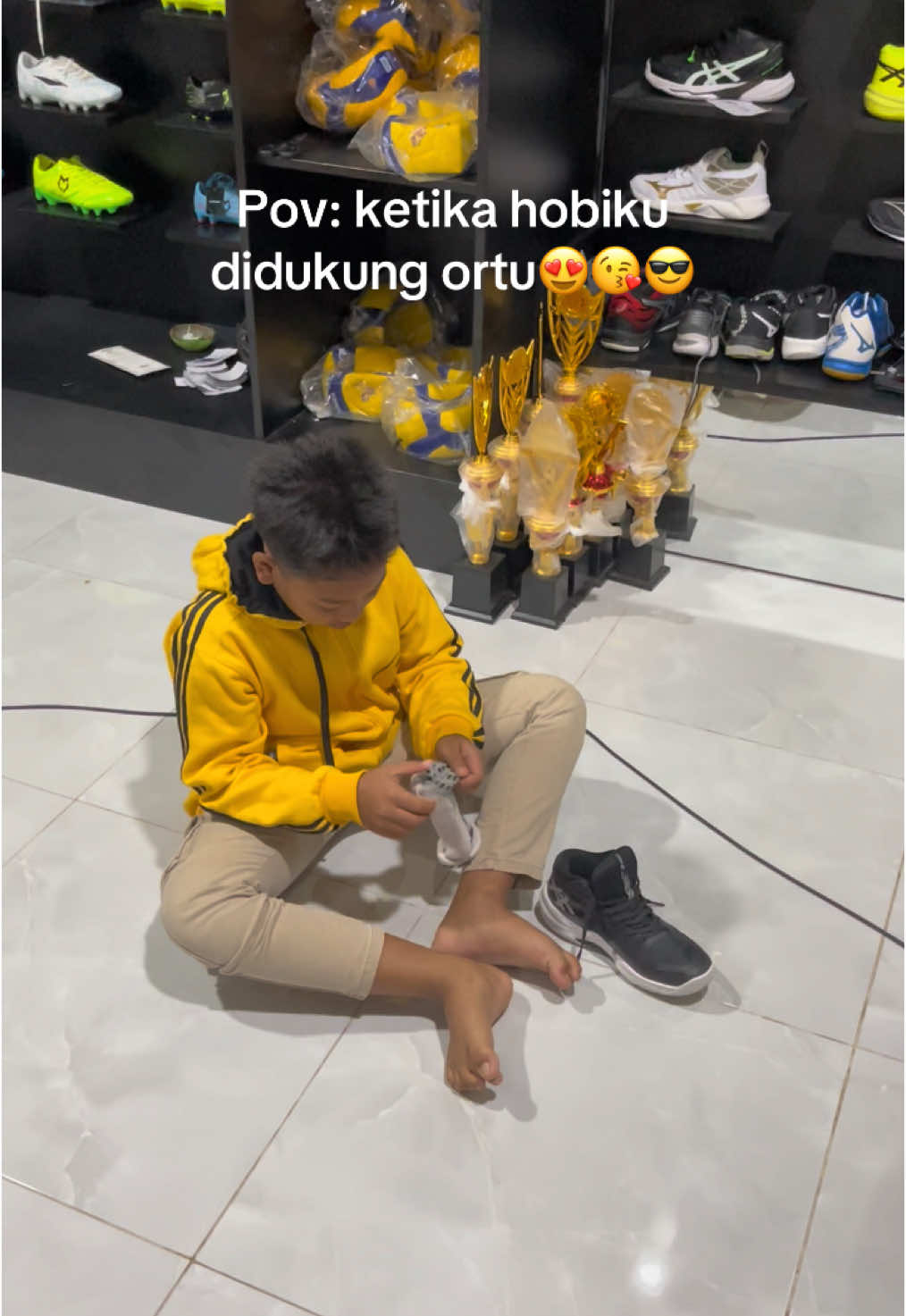 Thanks sudah order sepatu di AB46 SPORT 😘😍✌️ yang mau pilih pilih cek di showcase !!!  ada yang tau ga sama si dede ini ??? Yang tauuu tag yahhhhh huhuhu😊😊😊😊😊#fixchsport #fixchoppus #sepatuvoli #tarkamvoli #voliindonesia #masukberanda #fyp #trending #sayanganak 