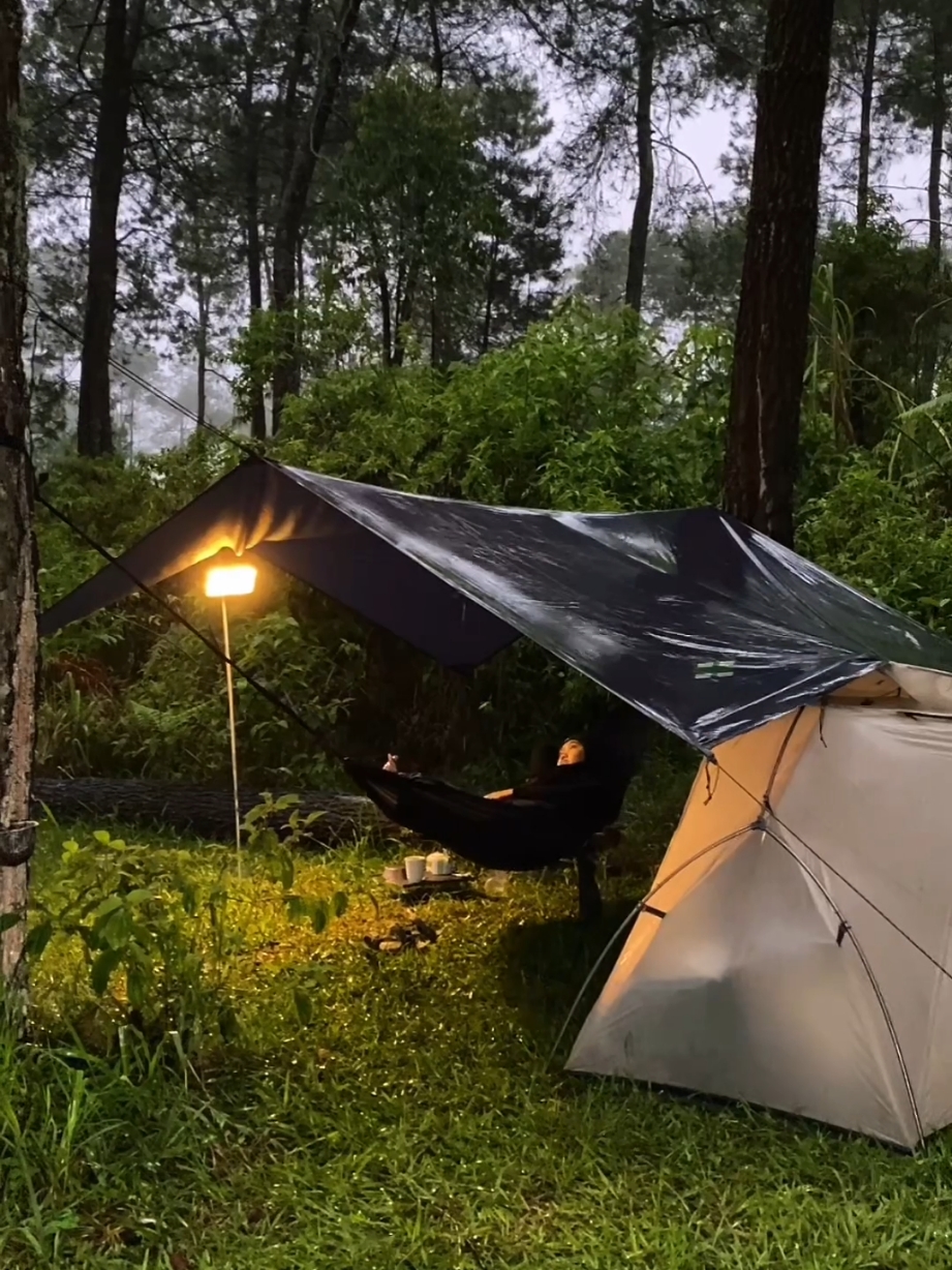 Relaxing Camping in The Rain 🌧#camp #camping #bushcraft #survival #solocamping #campinggear #rainforest #campinglife #campingideas #hujanderas #fyp #Outdoors 