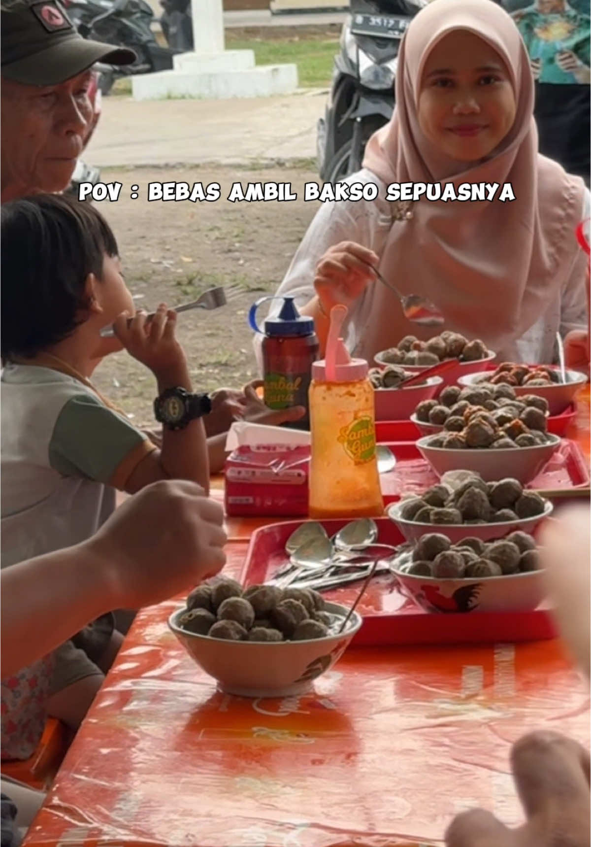 Perut isinya bakso semua 