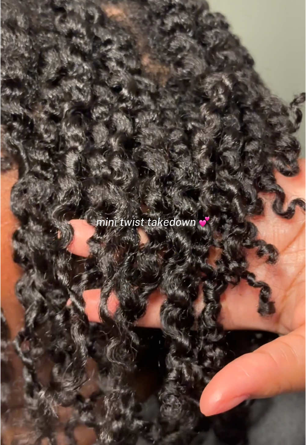 Twistouts and mini twists all winter ❄️ #naturalhair #lengthretention #journeytowaistlength #type4hair #naturalhairgrowth #naturalhaircare #healthyhairjourney 