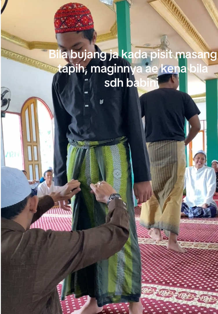 Supaya kuat baibadah teros #santri #kalimantan #sarungan #kalteng #kalsel 