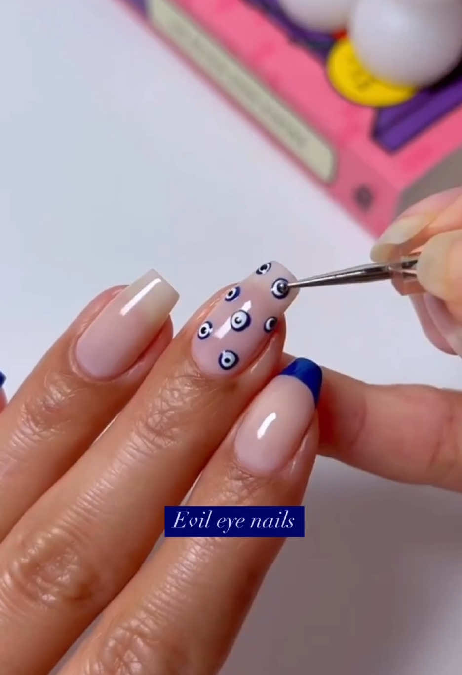Tag a friend😍💅 @Rafaele 🌸 #nails 