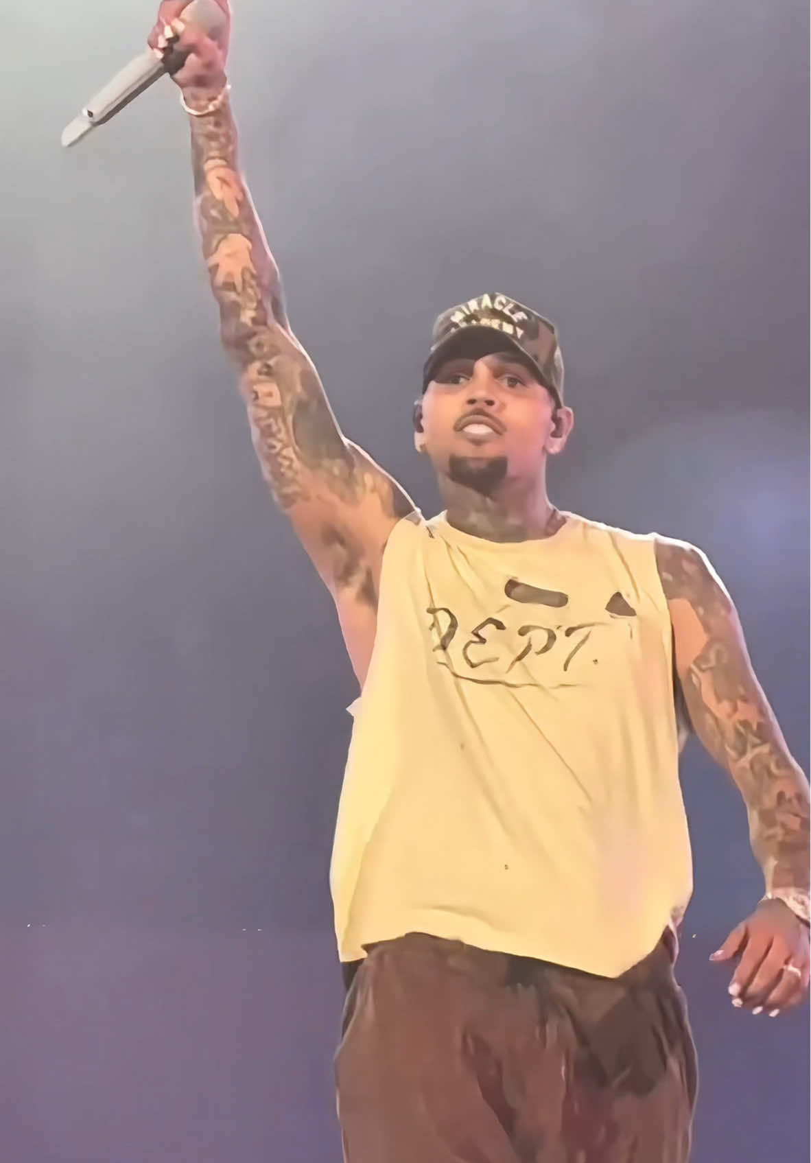 The world loves you Breezy! 🌎 . .@chrisbrownofficial . . #chrisbrownofficial #chrisbrown #breezybowl #meredithbreezy #teambreezy #johannesburg #southafrica #chrisbreezy #ohb #ohb🏁 #cbreezy