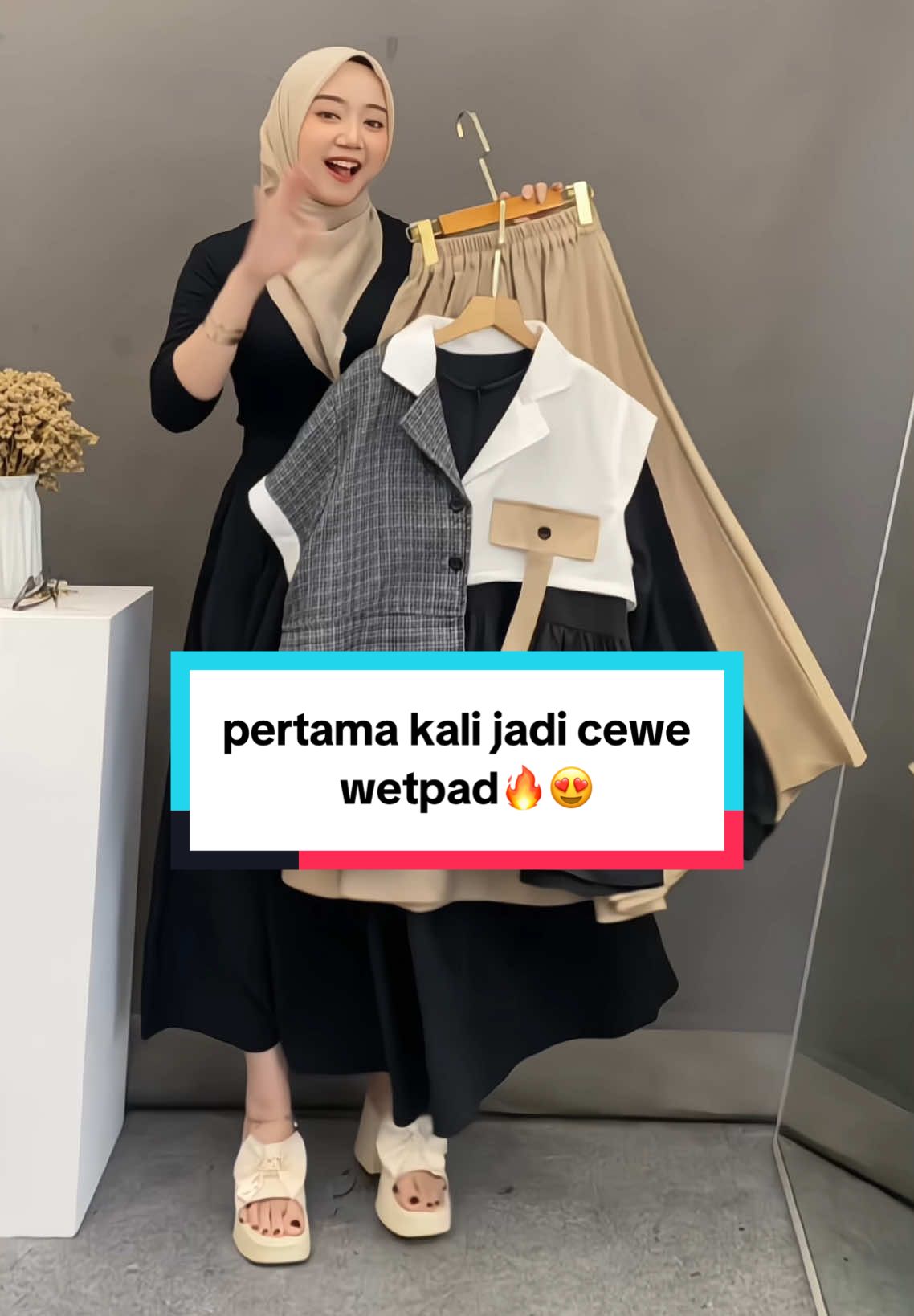 aw aw kira” klo aku launching mau di pkai kmna nih bund😍🥰#TikTokAwardsID #1212tiktokshopping #foryoupage #paydaysale #promoguncang1212 #ootdhijabstyle #trending #ayucitrahijab #ayucitrahijabsetelan 