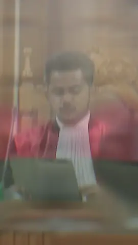 Hukum Selalu Menjanjikan Keadilan Tapi Tidak Dengan Kebenaran #JJCapCut #hukum #mahasiswahukum #hukumindonesia #lawyer #halim #hakimagung #jakarta #pnjakartapusat 