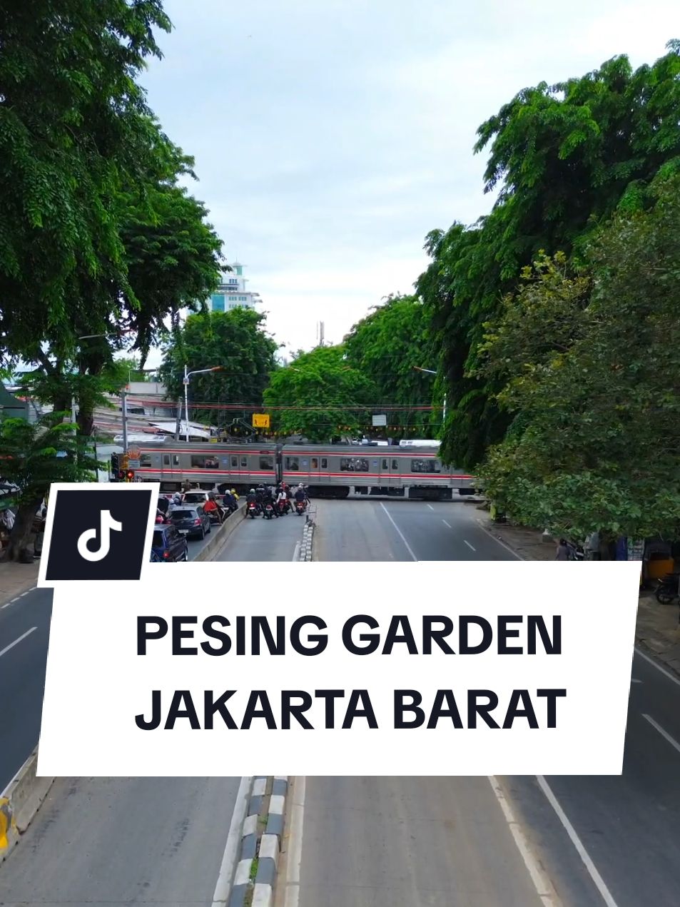 Melihat dari dekat Kedoya Utara palang pintu kereta api 🚝 #pesinggarden #pesingjakartabarat #kedoya #kedoyautara #jakarta #jakartabarat #daanmogot #kebonjeruk #cengkarengjakartabarat