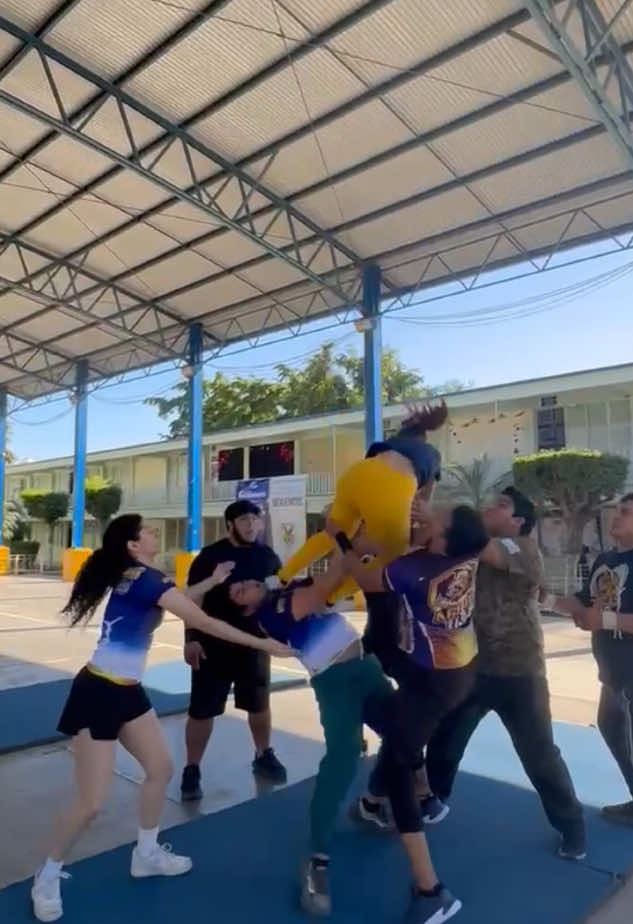 LoooL...que mal👁️ #cheer #fail #basket 