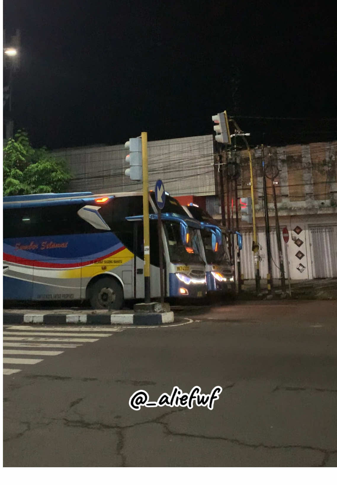 part 1 moment sumber gandeng berlawanan arab + vs cb  📍lokasi Terminal Lama Nganjuk #sumbergroup #sumberselamat #sugengrahayu #sumberkencono #sglovers #sklovers #lumbalumbabalap #lumbalumbadarat🐬 #bus #busjatim #bisjawatimuran #jetdarat #cumicumidarat #fypシ #foreyoupage #xyzbca #cbindonesia #cbnganjuk #cbwarujayeng 