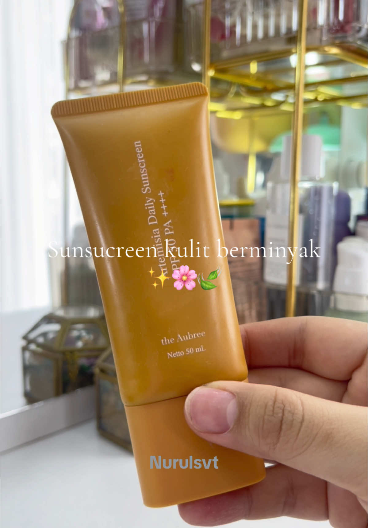 Bagus untuk kulit berminyak, langsung meresap kayak gak pakai sunscreen sama sekali 😍🌸🍃✨ . . . . #theaubree #aubree #fyp #xyzbca #fyppppppppppppppppppppppp #fypage #fypシ゚ #racuntiktok #racun #tiktok #tiktokmademebuyit #sunscreen #sunblock #sunprotector #sun #matahari #spf #artemisiasunscreen #artemisiadailysunscreen #oilyskin #oily #berminyak #kulit #minyak 