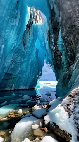 Крижані печери Аляски. Alaska's blue ice caves. #IceCaves #BlueIceCaves #AlaskaAdventures #FrozenWonders #ExploreAlaska #IceCaveExploration #NatureIsArt #WinterWonders #Alaska #TravelToAlaska #IcyParadise #AdventureAwaits #BucketListTravel #nature #WinterWonderland