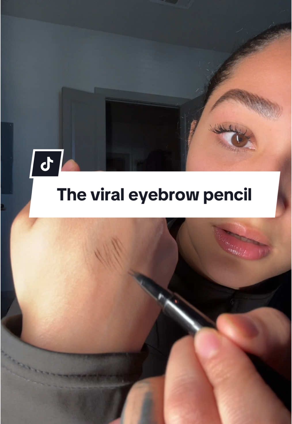 It takes me 4 MINUTES WITH THIS PRODUCT!!! #eyebrows #microblading #forher #herpage #makeup #giftideas #creatorsearchinsights 