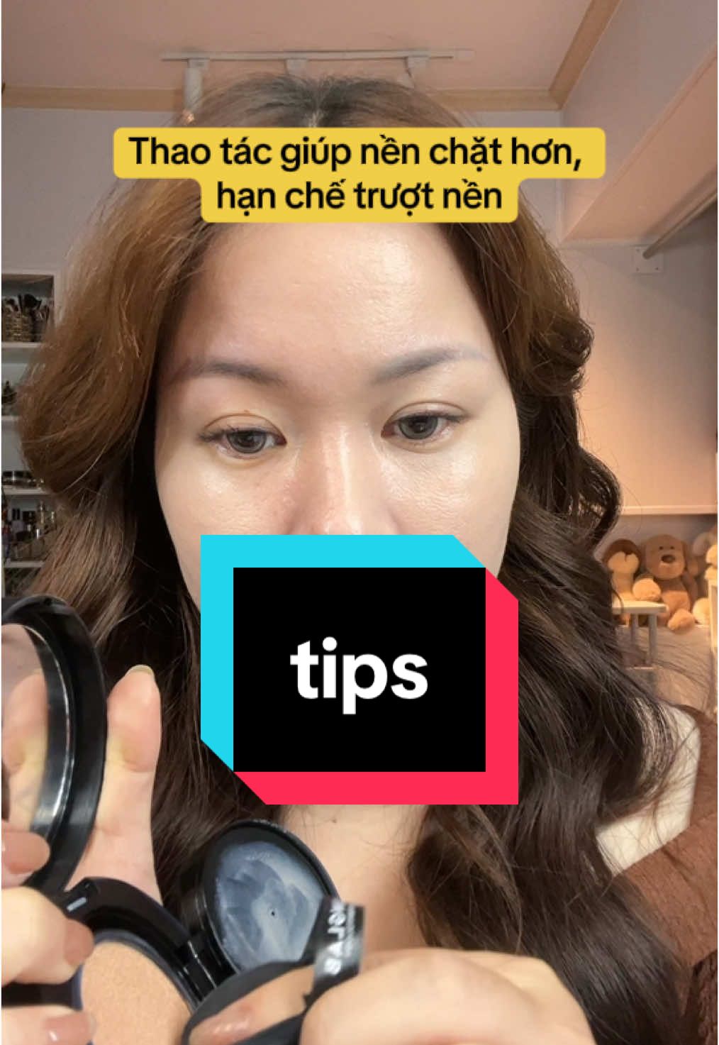 tips giúp nền mỏng, chắc, dặm nhấn bằng mút dẹt #dangquynhlam #makeuptips #BeautyTok #danhnendep #hocmakecungtun 