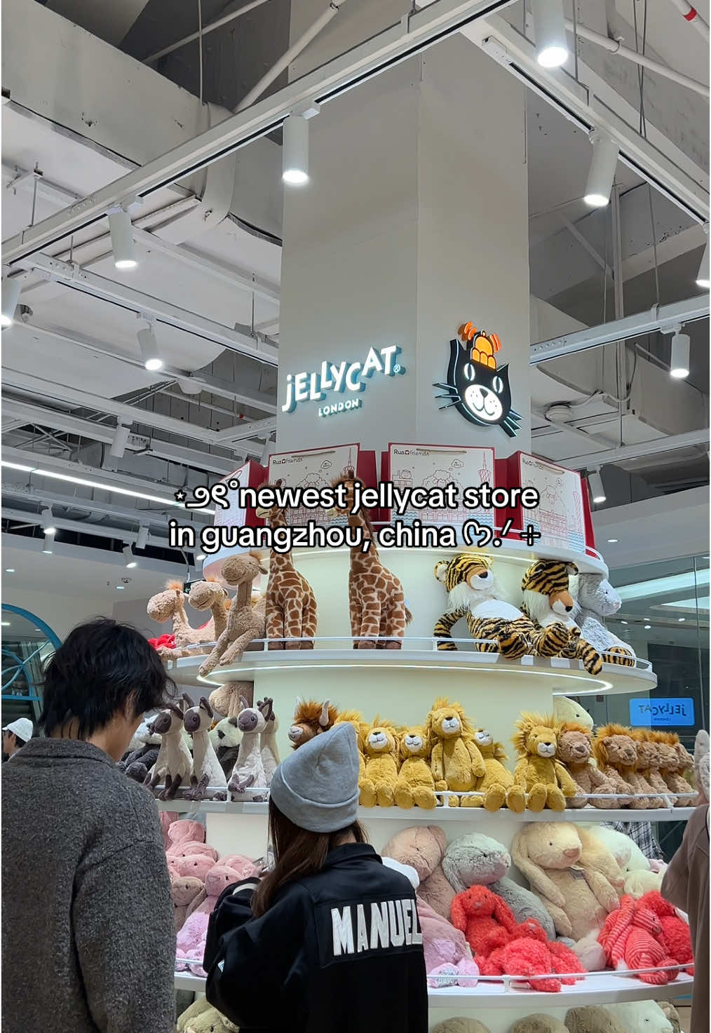 guangzhou's first ever jellycat store 🤍 head down earlier for more selections!! comes with an embroidery station inside the store, way too cute they just opened last week so they r having a buy 2 10% off and buy 3 15% off promo 🫶🏻 📍Rua Friends • located inside 北京路天河城 shopping mall, not updated inside Gaode maps cause the store is still super new #china #travel #guangzhou #jellycat 