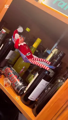 Day 15 🍷 #elfontheshelf #elfontheshelfideas #elfontheshelfadventures #winterishere #christmasiscoming #momlife #karácsonyimanó #jbglikes #anyavagyok #elfparty #drunk #CapCut 