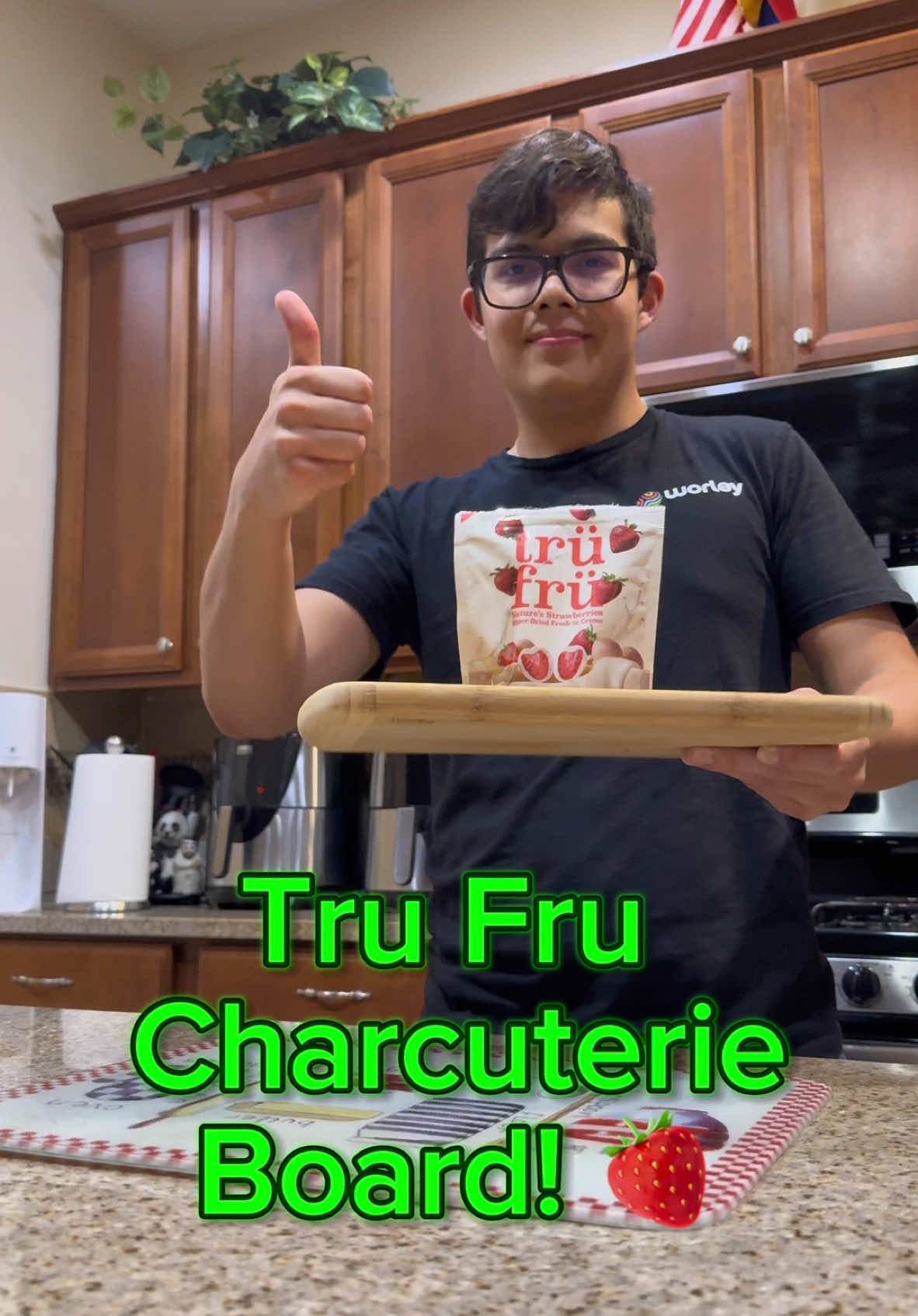 DIY Tru Fru Charcuterie Board! 🍓 #charcuterie #sweetsnack #trufru #trufruluv @Trü Frü 