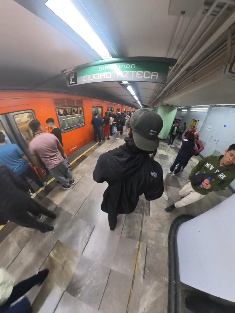 METRO URBANO CDMX 🌮🇲🇽, casi me olvido que si no es a la fuerza no sales 😂😂 #insta360 #mexico #CDMX 