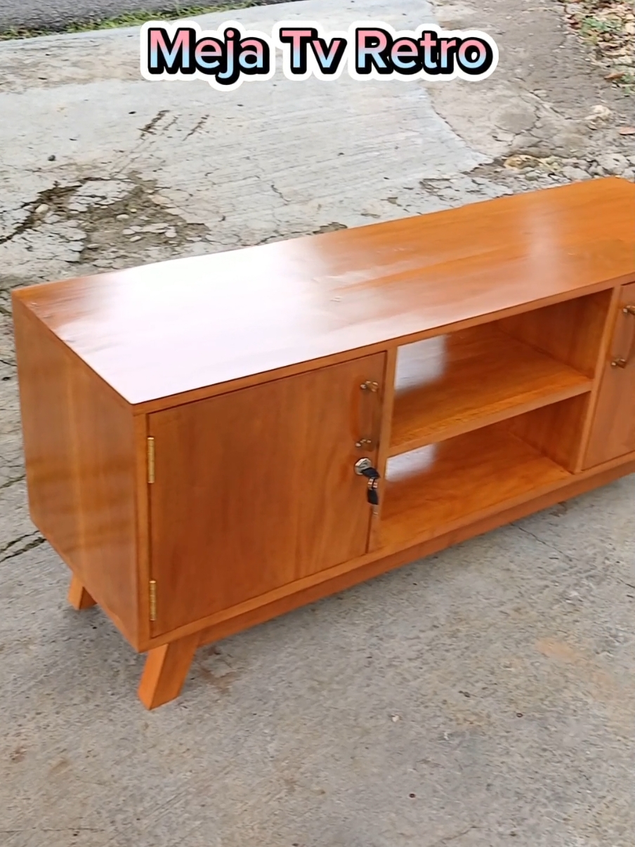 meja tv retro, kayu solid dimensi P120cm * L35cm * T50cm #mejatv #mejatvminimalis #mejatvretro #customfurniture #fyp #fypage #fypシ゚ #mebeljogja 