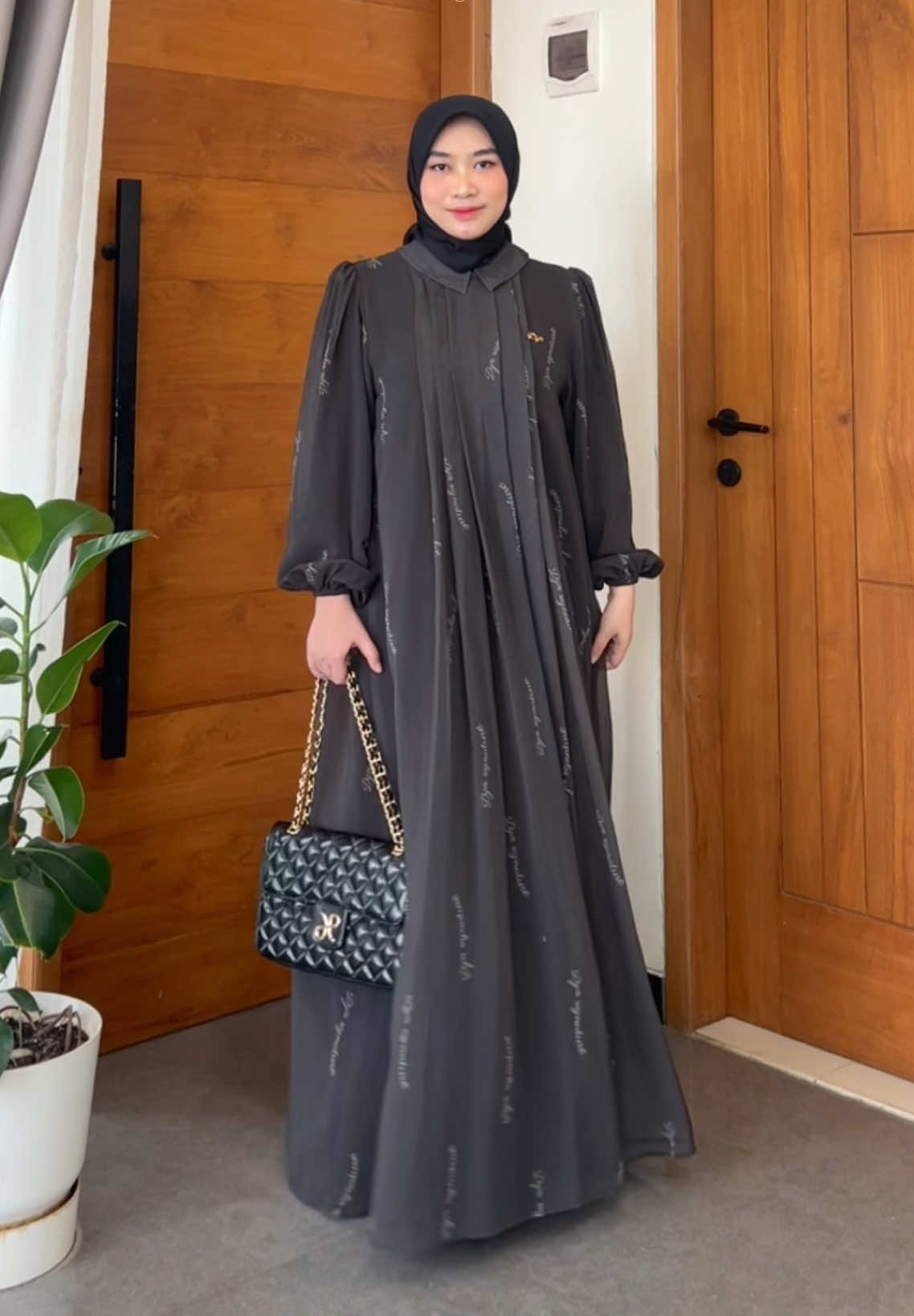 Inspirasi simple & timeless outfit buat kamu. 🌸 Biar dapetin harga special buruan JOIN LIVE sekarang. 🛍🤗 #racuntiktok #TikTokShop #dress #gamis #dresscantik #ootdfashion #bajumuslimah #dynclothingline #1212tiktokshopping #inspirationoutfit #dynsignature #trending #gamiscantik #spilloutfit #fashiontiktok 