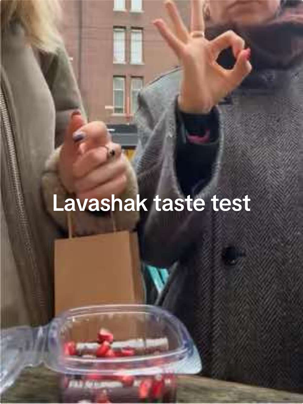 Lekkerste snack ever!!! 10/10  Bij Supermarkt Roos  Thanks @Anna Nooshin  @Jules Vaessen  #lavashak #tastetest #amsterdam #amsterdamfoodguide 