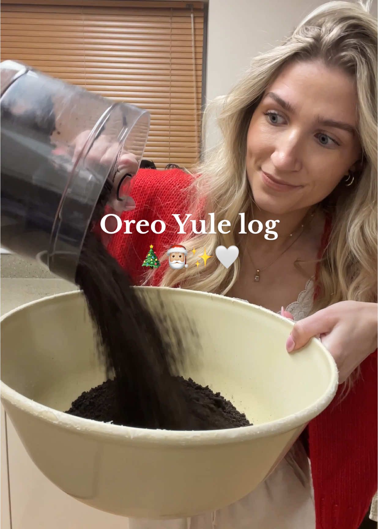 Best Christmas recipe ever! Oreo yule log 🎄 Ingredients 4 packets of oreo 280g cream cheese  Jar cookie and cream spread (or a spread of your own choice) 200g milk chocolate  Enjoy! #bakingtiktok #yulelog #nobake #christmasrecipe #festivebaking 