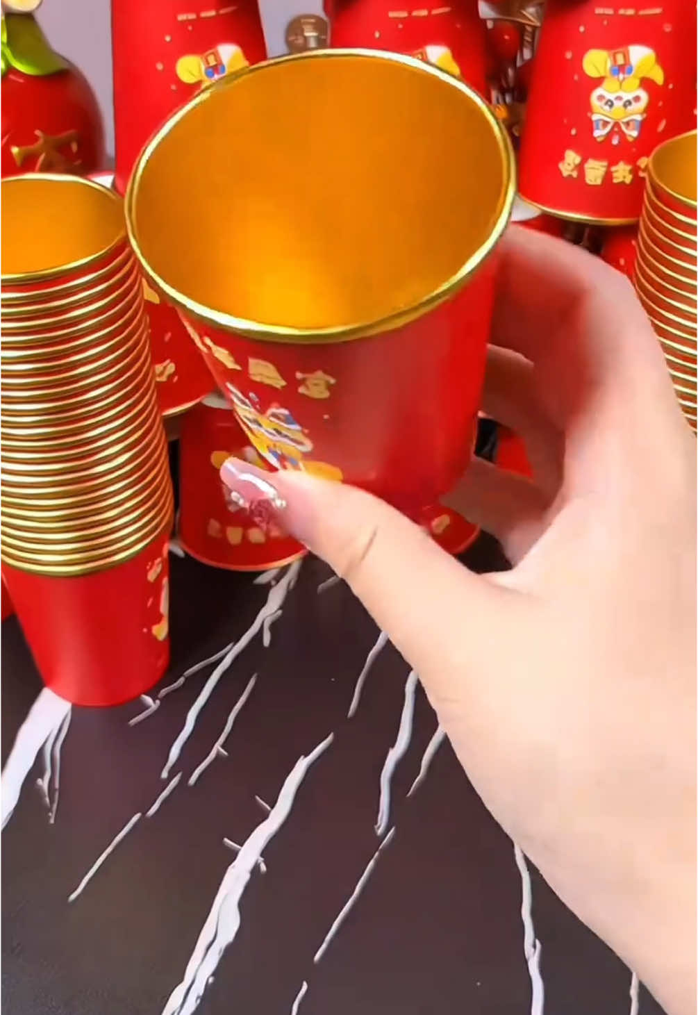 Cốc giấy lá vàng dùng 1 lần, hoạ tiết đón xuân rất đẹp mắt, thích hợp cho mọi loại đồ uống, rất tiện dụng trong mỗi bữa tiệc đón xuân nha#cốc #cocdung1lan #cocgiay #giadung #giadungtienloi #giadungtienich #giadungthongminh #xuhuong #xuhuongtiktok 