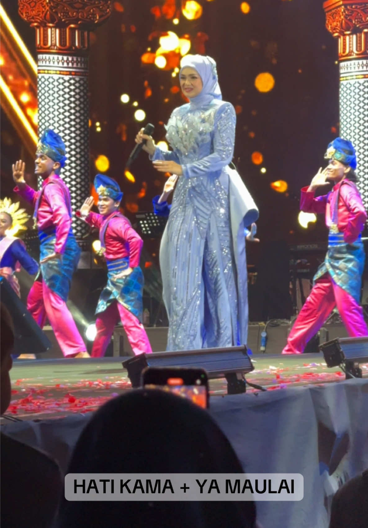 Medley Hati Kama + Ya Maulai 🔥🔥🔥 Masa ni #tokti minta semua bangun dan joget yeee 🕺🏻🕺🏻🕺🏻 #thejourneyofsound #siti #thejourneyofsoundjudikasitinurhaliza #sitinurhaliza #biduanita #sejarah #hatikama #yamaulai #sitijudika #journeyofsoundjudikasitinurhaliza 