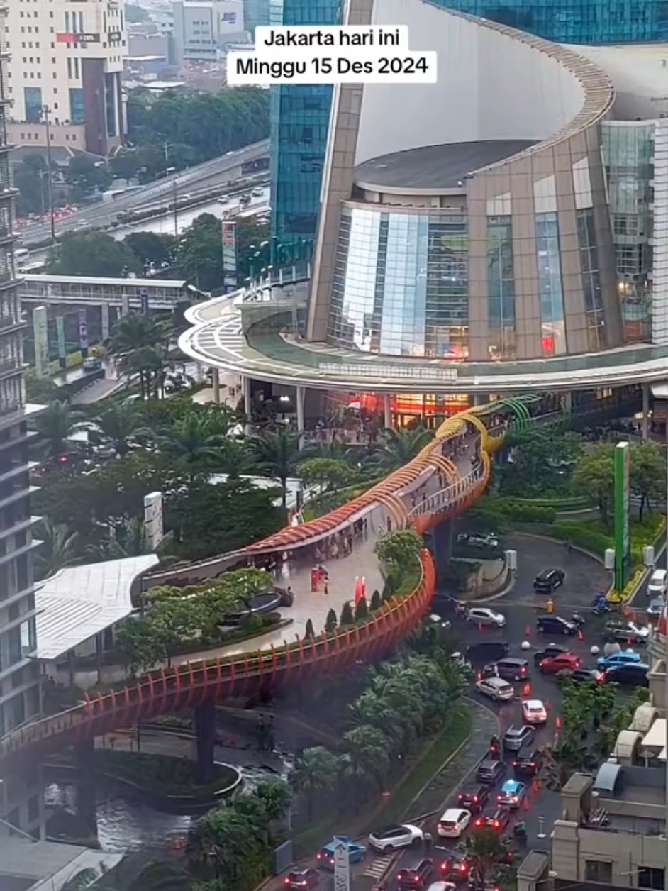 Jakarta sore ini hujan n macet!#jakartahariini #macet #fypシ゚ #centralparkmall #viral #fyp #jakarta #jakartaviral #foryou #info #hujan #cuacahariini #jakartamacet #foryoupage 