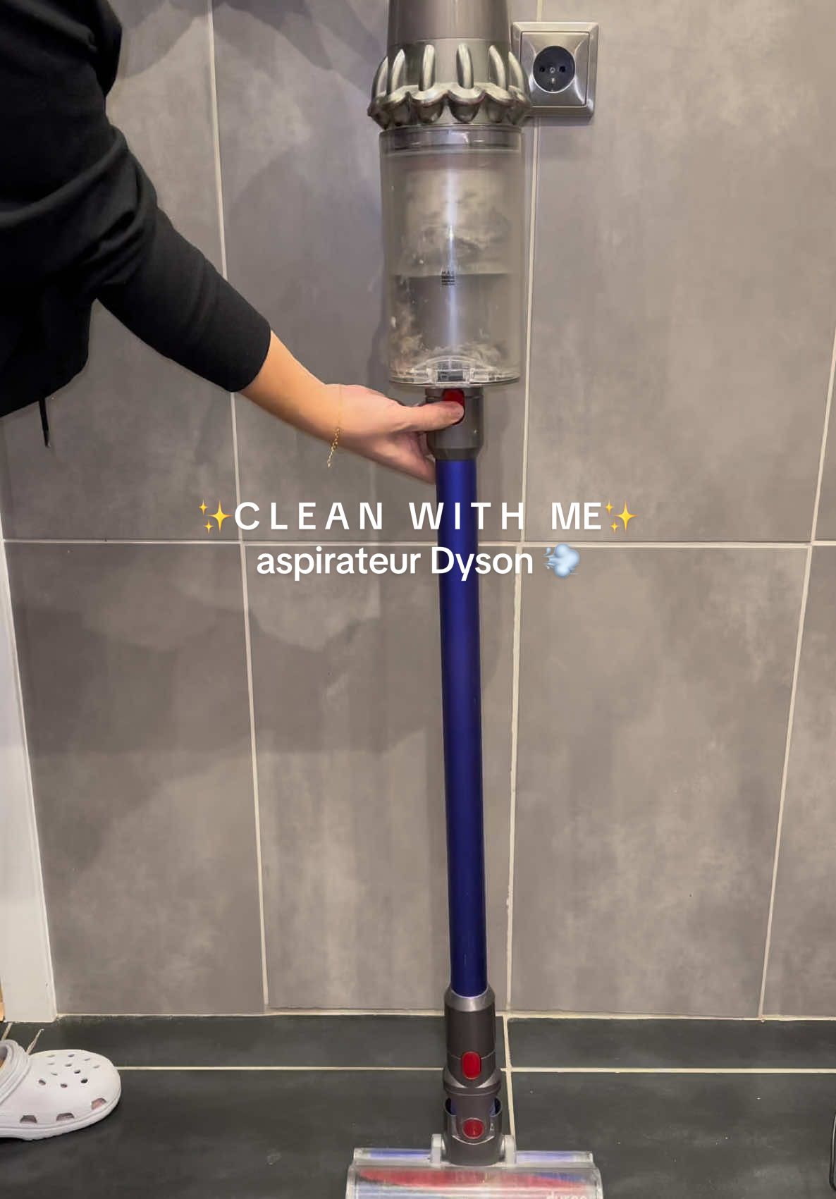 Nettoyage complet de mon aspirateur Dyson 🧼✨ Il en avait vraiment besoin ! Maintenant, il est comme neuf  #Dyson #aspirateur #CleanTok #Asmr #asmrsounds #nettoyage  #clean  #cleaningtiktok #cleanwithme #cleaningmotivation #asmrcleaning #deepclean #cleanhome 