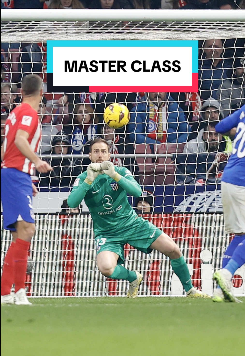 Master class from #JanOblak 🐐 #Oblak #AtleticoDeMadrid #GK #Goalkeeper #Portero #Save #LaLiga #Slovenia 