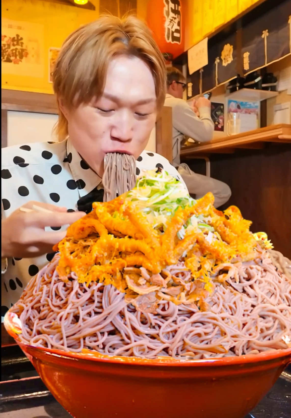 【山形県 きのくにや】 ‪”‬鳥冷し蕎麦15人前(6.5キロ)チャレンジ‪”‬ 総重量6.5キロ 制限時間45分 成功すればお代金無料※失敗の場合は失敗料金のお支払い #大食い #早食い #大食い選手権 #asmr #Mukbang #ASMR #デカ盛り #おすすめ #孤独のグルメ #デカ盛りハンター #foodstagram #ความตะกละ #food #asmrfood #japanesefood #Foodie #ramen #山形 #山形グルメ #蕎麦 #わんこそば#暴食 #暴食#能吃的 #大胃王 #吃 #饭局 #吃貨 