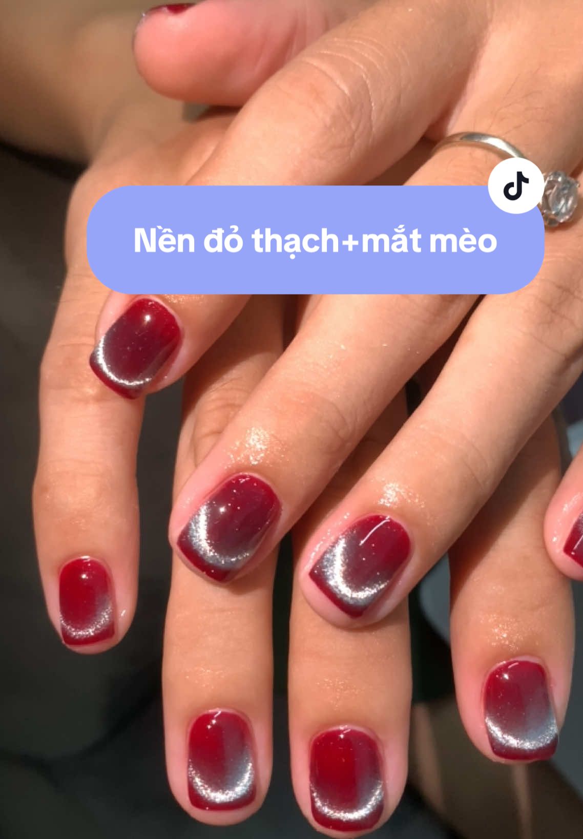 Ê mí b tiệm mí bà có như tui khum.dạo này khách yêu cầu mắt mèo k hà#nailthuduc #nailgiare #tiemnailmoon #nailhem 