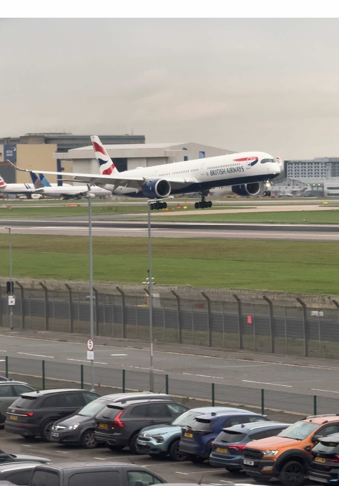 📍Heathrow airport - #cabincrew #airbus #airbuspilot #pilot #heathrow #flightattendant #airline #trending #traveltiktok #avgeek #aviation #aviationlovers #plane #aircraft #britishairways #ba #bacabincrew