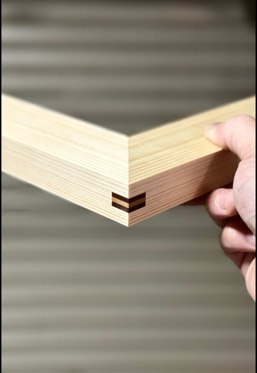 Through spline miter joint with laminated splines #woodworking #joint #DIY #woodworkingtips #jig 