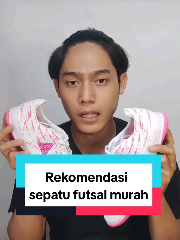 Rekomendasi sepatu futsal murah tapi ga murahan harga dibawah 150rb udh dapet kaos kaki dan sepatu ini dijamin 100% original nya, yu ditunggu apa lagi buruan checkout skrng juga mumpung lagi ada promo 😍 #sepatu #sepatufutsal #sepatumurah #sepatufutsalmurah #sepatufutsaloriginal #rekomendasifutsal #fyp #abcxyz #aphaid 