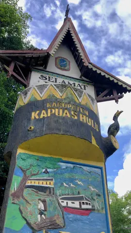Warga kalbar terutama kapuas hulu dan sintang ade yang pernah lewat tugu ini . #sintangkalbar #sintang #kapuashulu #kapuas #kalimantanbarat #kalbarborneo #kalbarpride🔥 #pontianak 