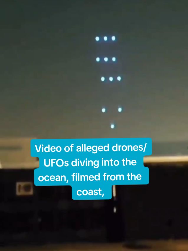 Video of alleged #drones#UFOs diving into the ocean, filmed from the coast, is widely shared in the American segment of social networks 