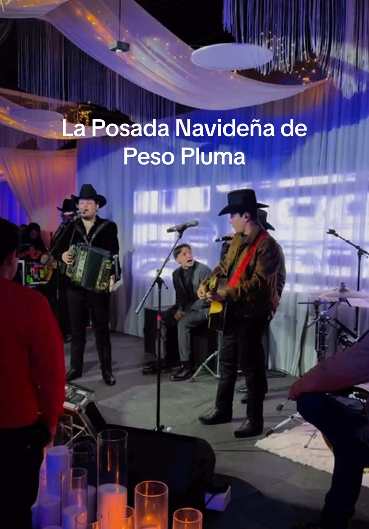 La posada navidena de Peso Pluma cantando junto a Edicion Especial 🪅 @Peso Pluma #pesopluma 