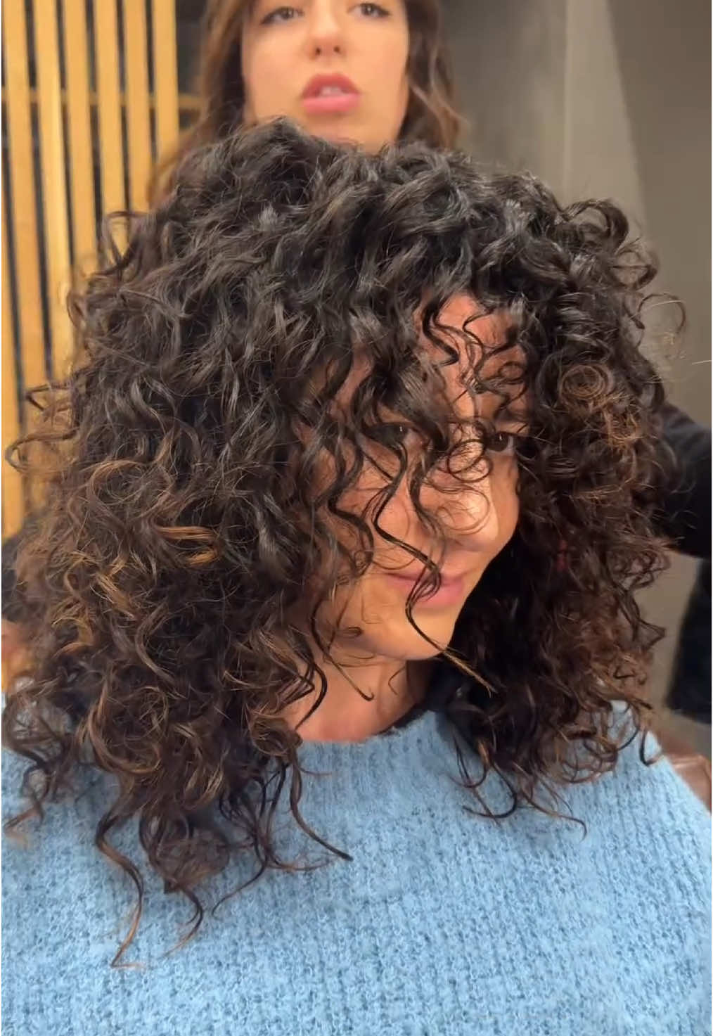 Curly hair👩🏻‍🦱 Prenota al 📲 +39 349 8222167 📍Via S. Rocco, 50, 84086 Casali-San Potito (Roccapiemonte) SA #hairstyle #curly #volume 