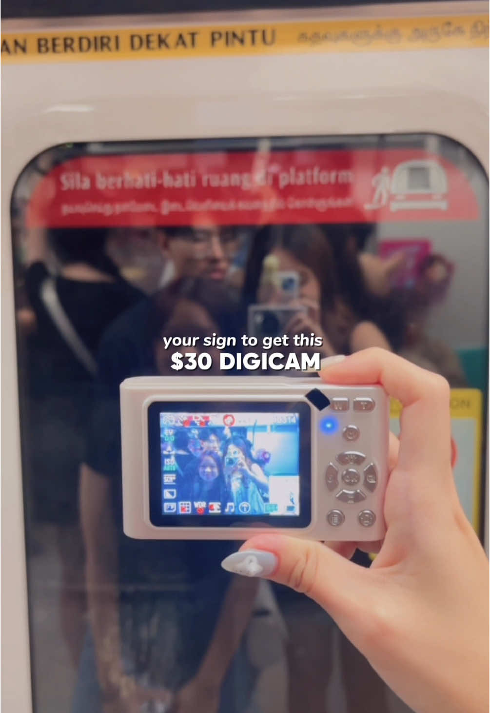 so surprised at the quality for such an affordably priced digicam🥹 definitely can see myself bringing this around everywhere i go and i can’t wait to create a physical photo album with the photos for the real retro vibes🤞🏻 #fyp #tiktoksg #digicam #giftideas #CapCut 