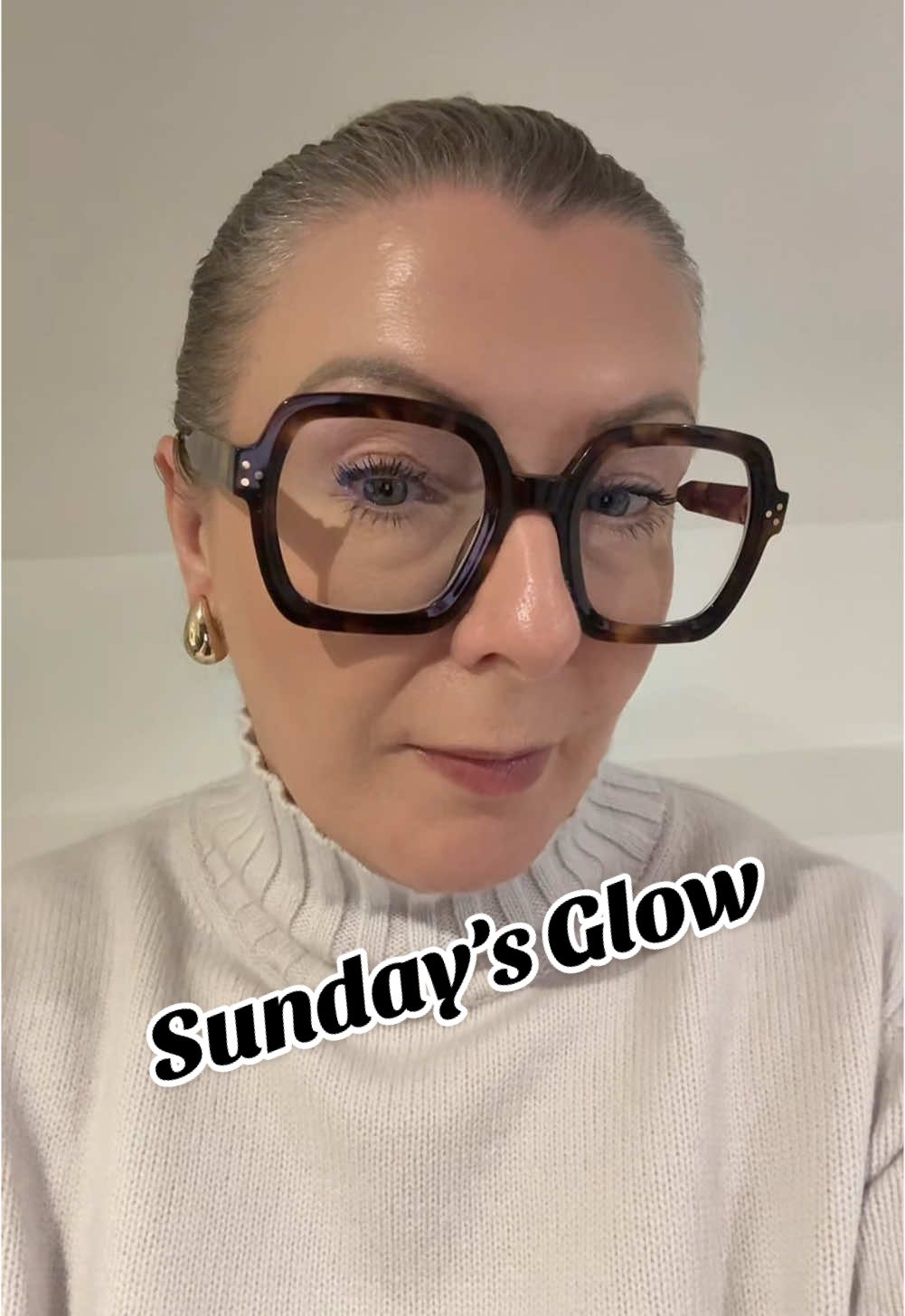 Sunday Glow! J’adore ce rendu🥰 @Steph🧚🏼‍♀️🌝  methode testée & approuvée😱 #glassskin #GlowUp #sundaymakeup #makeup #makeupnomakeup #haileybieber #diorbeauty #beautytiktok#fyp #prt 