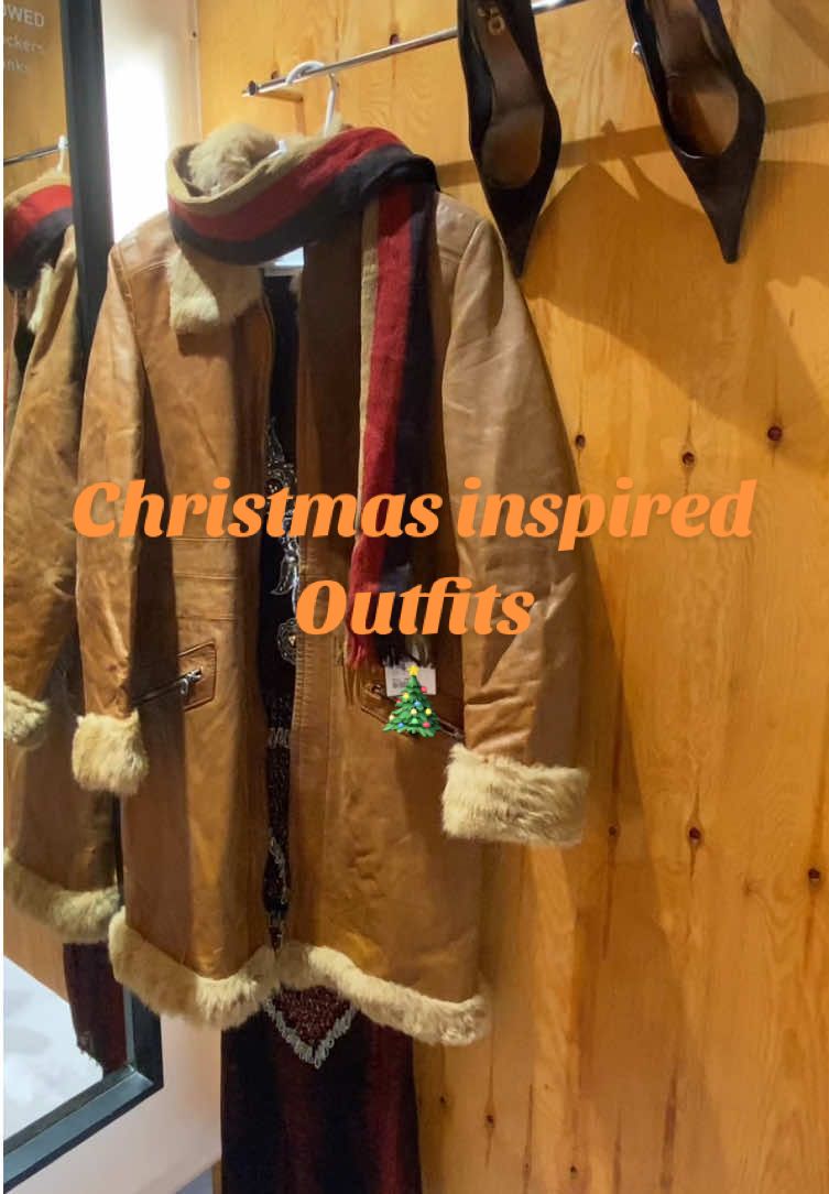 Jule-outfits i PRAG Aarhus🧡🧡 #secondhand #vintageshop #aarhus #vintageaarhus #PRAG #julestemning #christmas #fashion  #fyp 