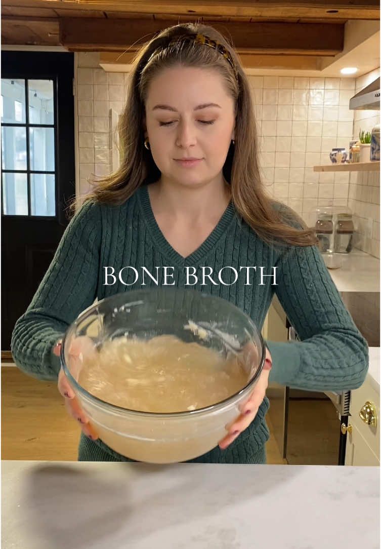 Replying to @Lena Weekly Bone Broth 🤍 #homemade #bonebroth #wellness #guthealth #holistichealth #wellnesstips #crunchy #sahm #homesteading #homemadebonebroth 